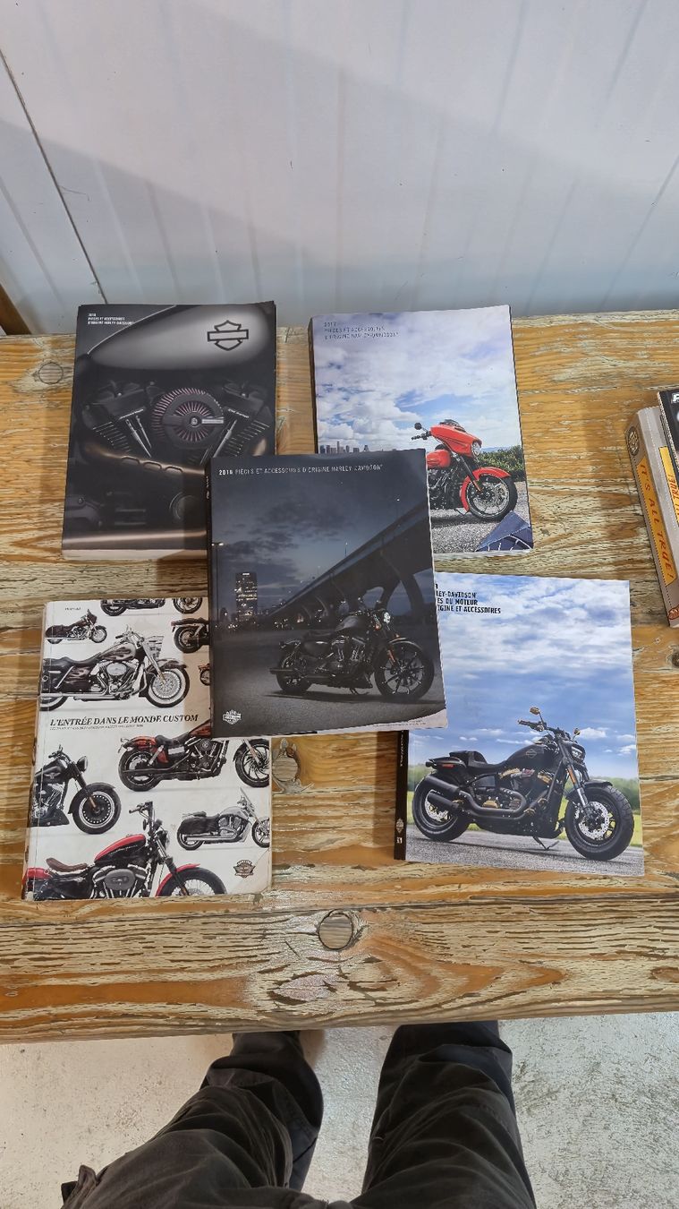 Libri: catalogues accessoires Harley-Davidson  – Usato da Cousset venduto da maurerjohann