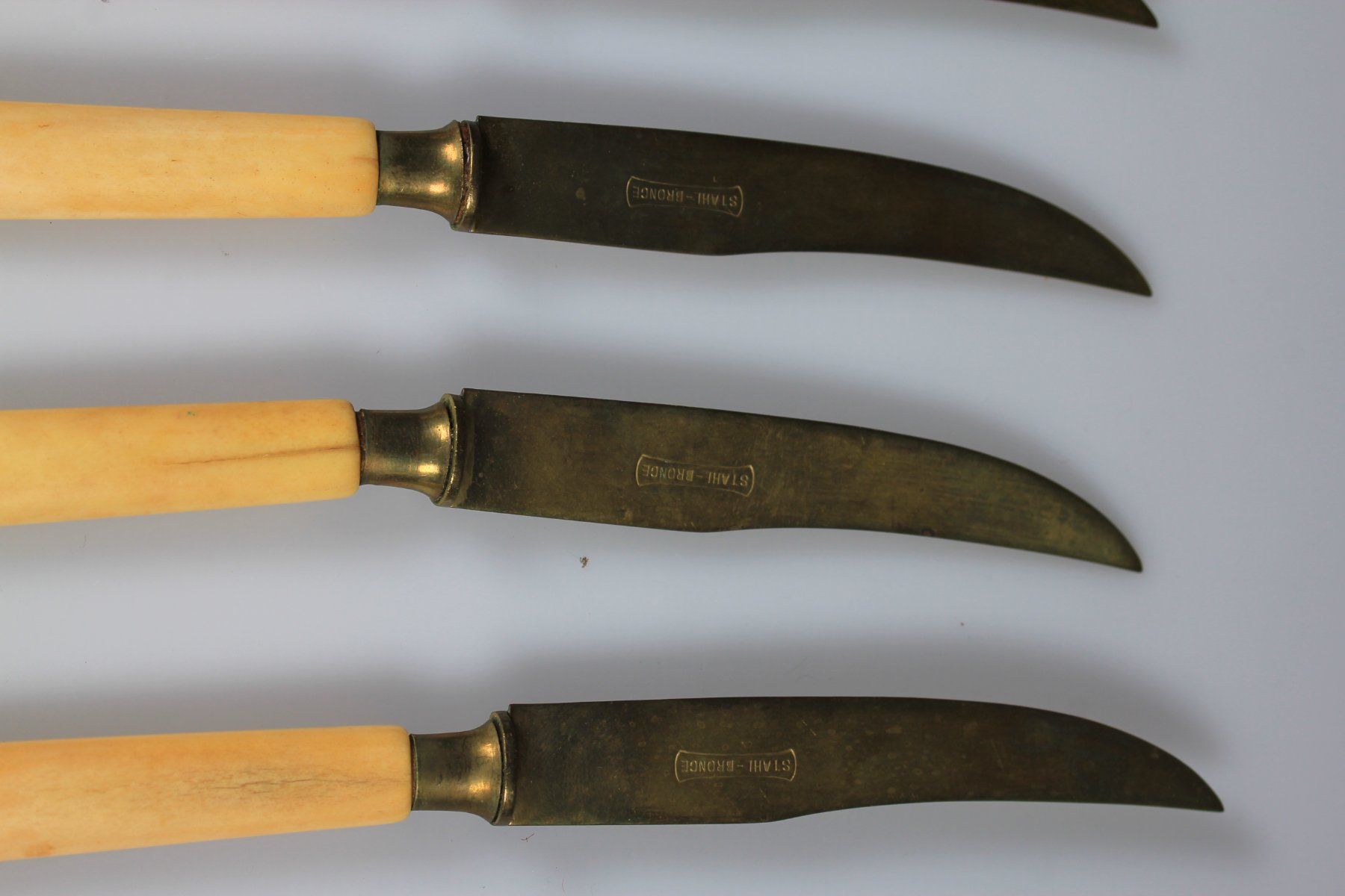 Posate: 4 Vintage Tafelmesser – Usato da Basel venduto da IRMAundFRED 1