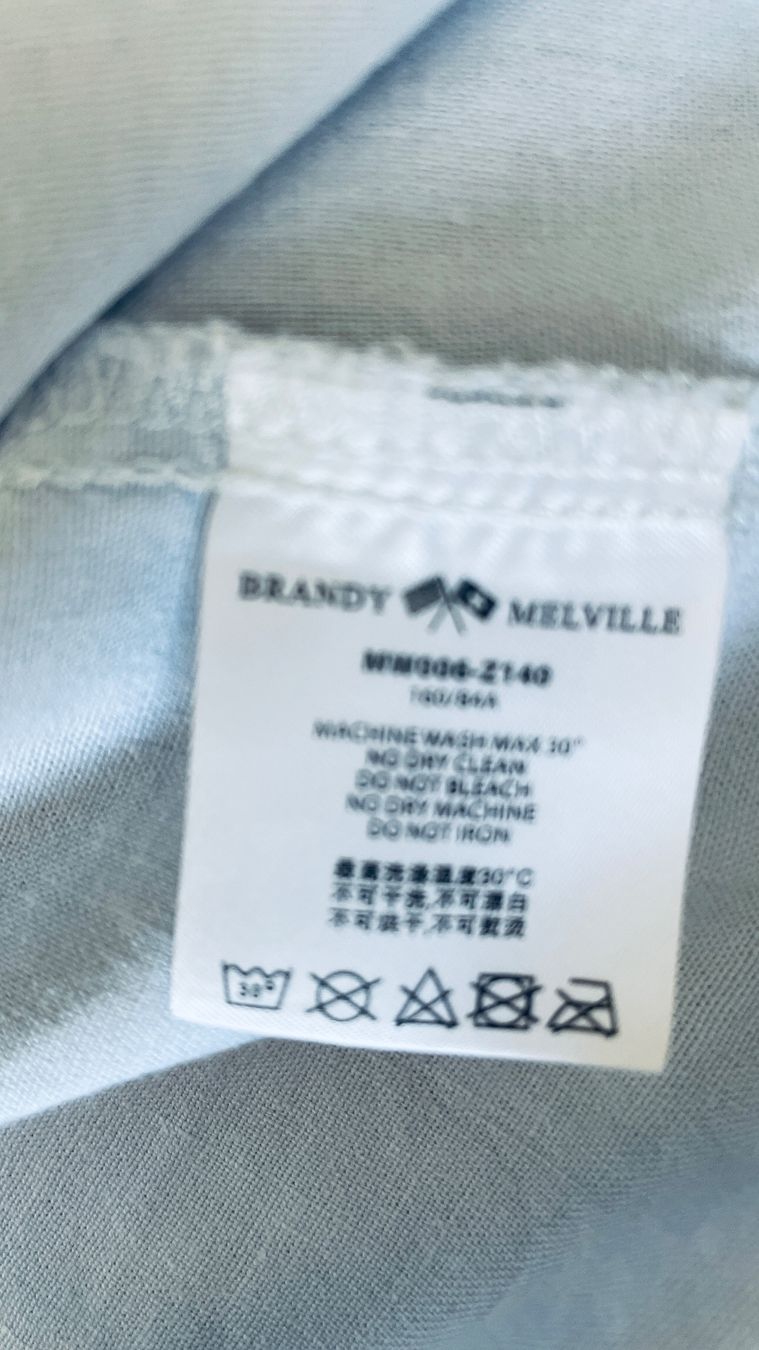 Brandy Melville Tops: Top Brandy Melville bleu clair – Gebraucht aus Jussy von Retrove 4
