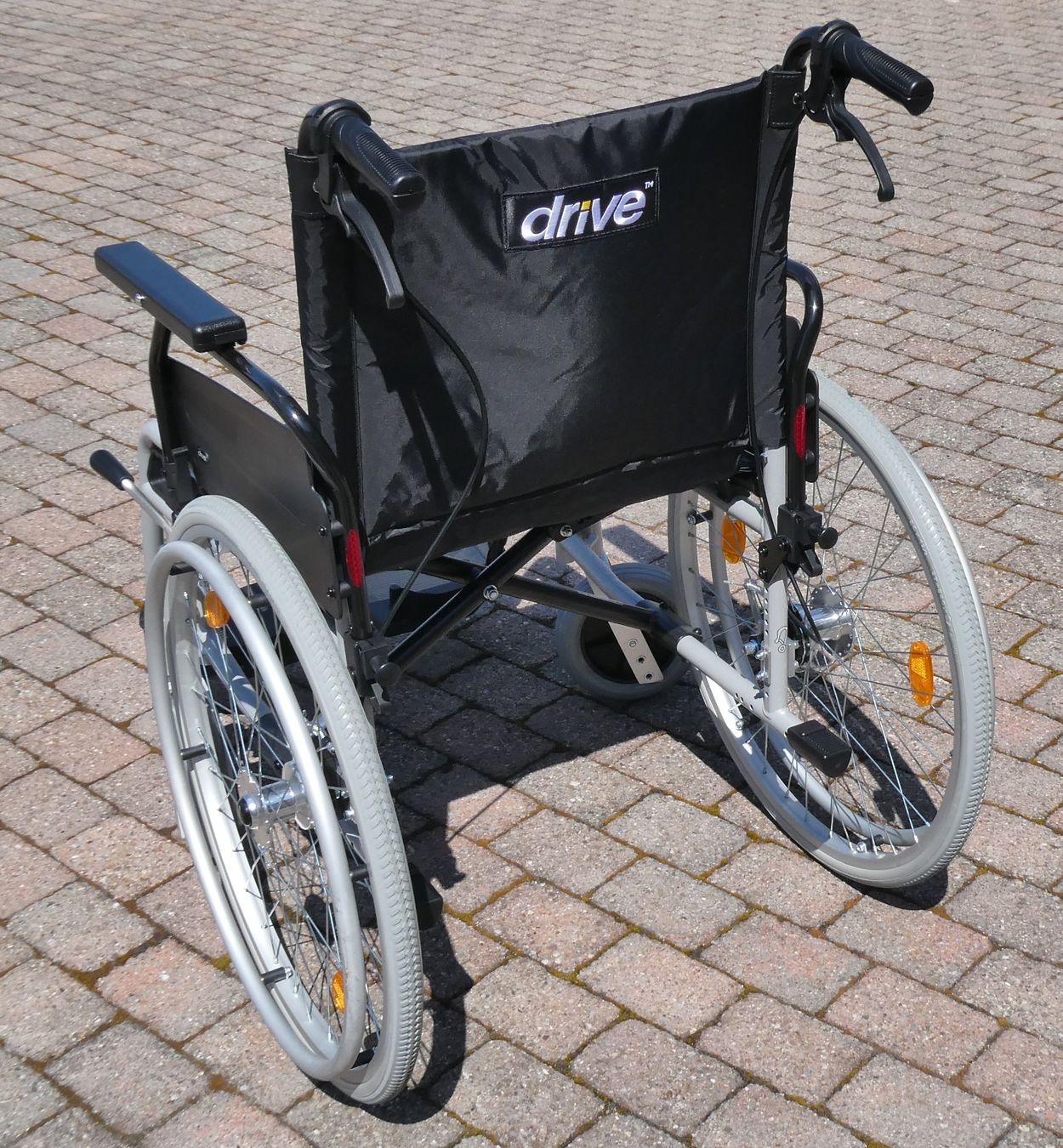 Rollstühle: Neuwertiger Rollstuhl mit Trommelbremse, 50cm Sitzbreite – Gebraucht aus Uetliburg SG von Viewsonicstar 3