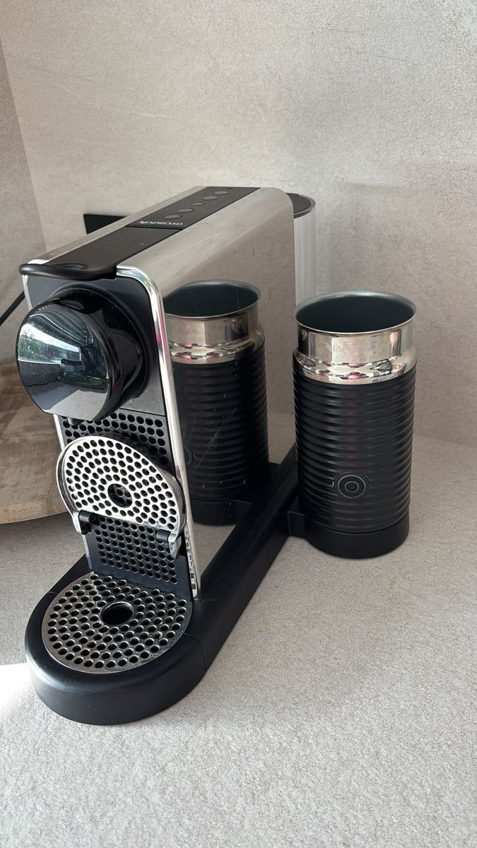 Nespresso Kaffeemaschinen & Espressomaschinen: Nespressomaschine "Coffee and Milk" – Gebraucht aus Bassersdorf von Andysimo