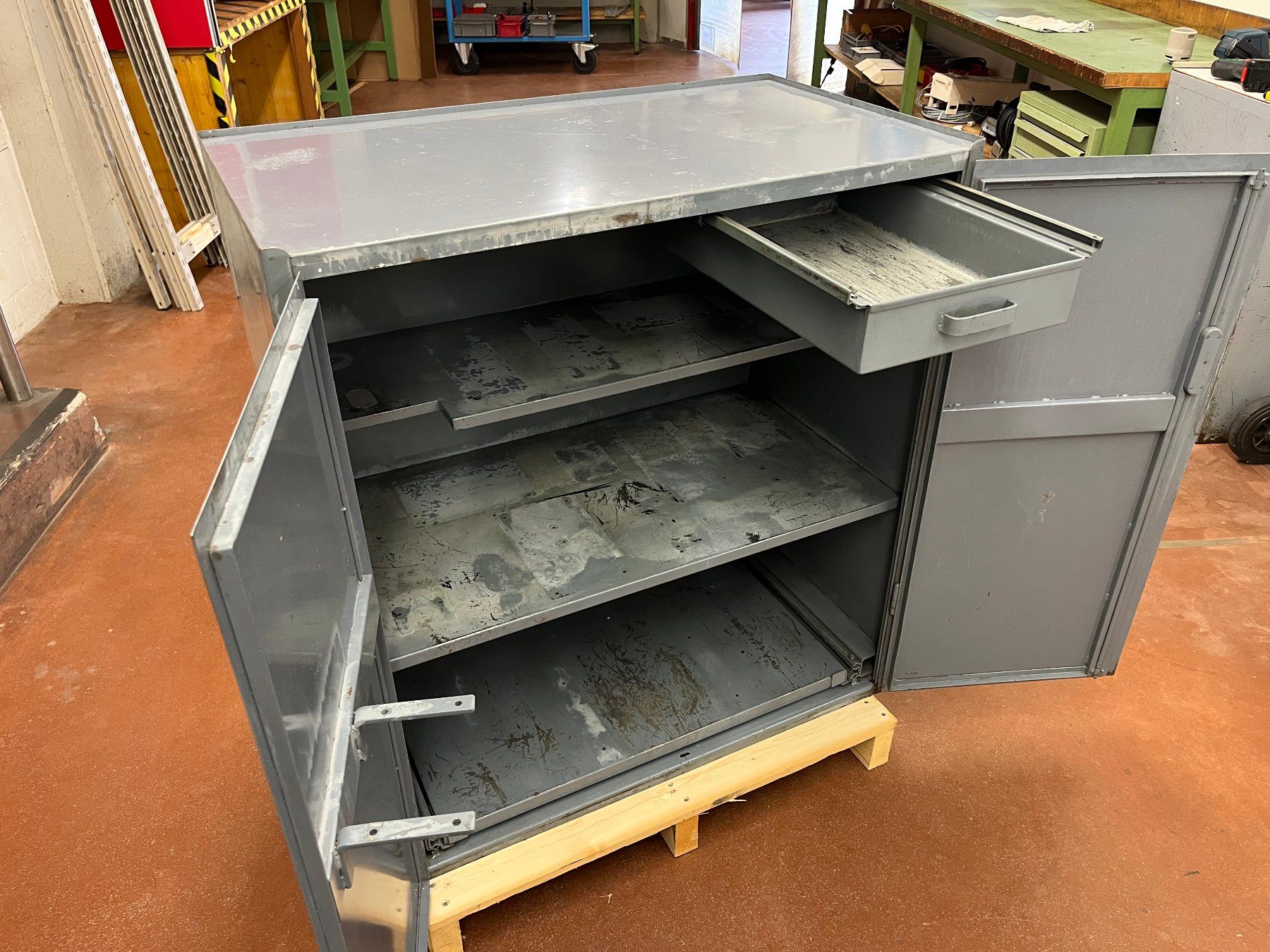 Armadi: Werkzeugschrank – Usato da Grenchen venduto da Doka_4582 3