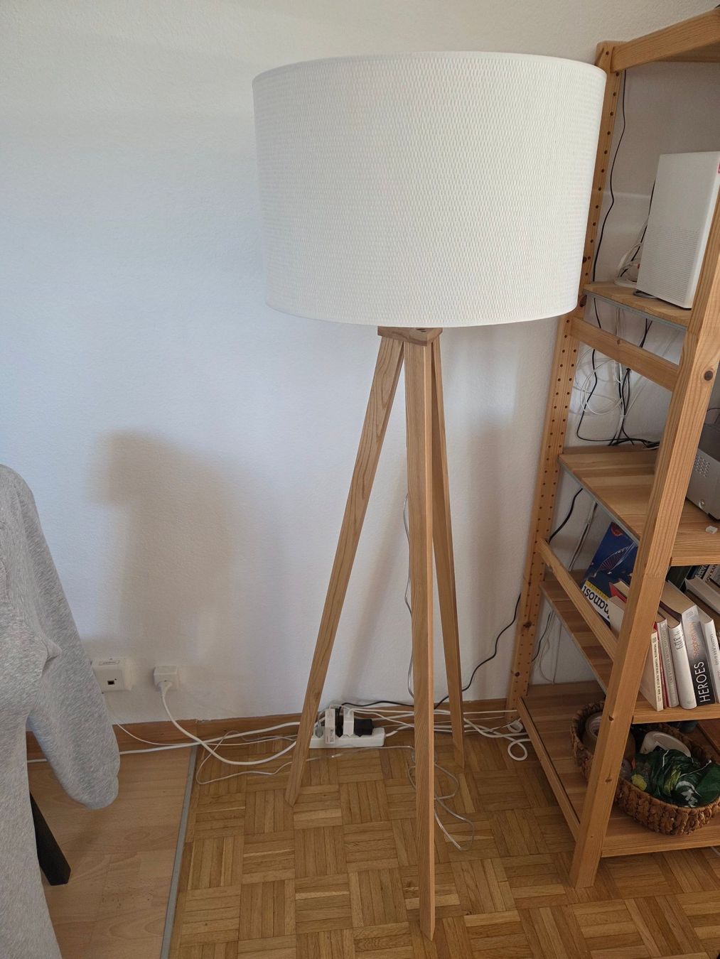 Lampade: Stehlampe LIVIQUE TUGA WEISS – Usato da Bern venduto da tycho_bern