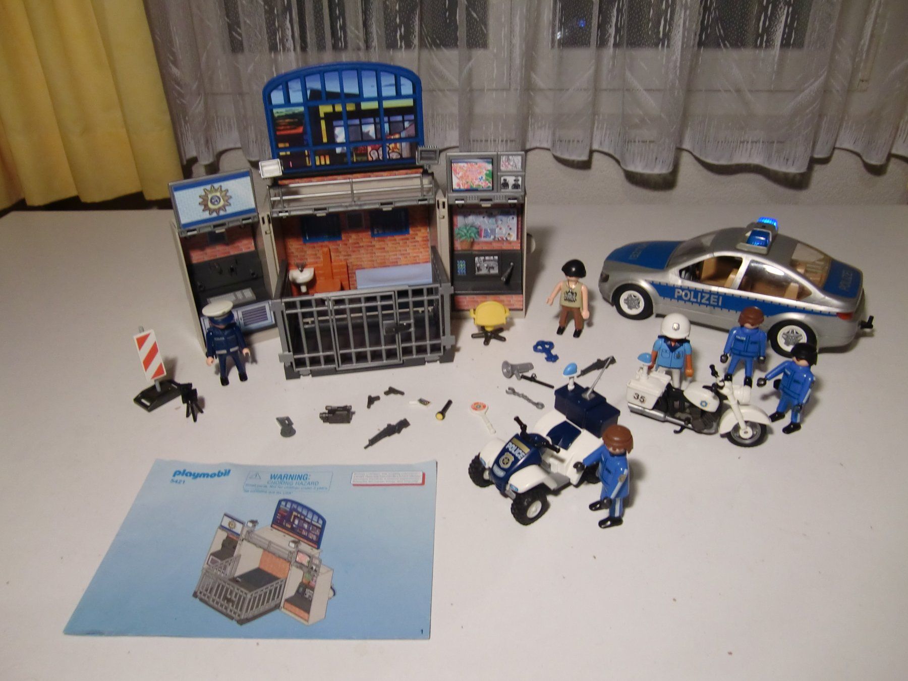 Playmobil Giocattoli: Playmobil Polizeistation klappbar - mit Polizeiauto – Usato da Arbon venduto da 200sterne 4