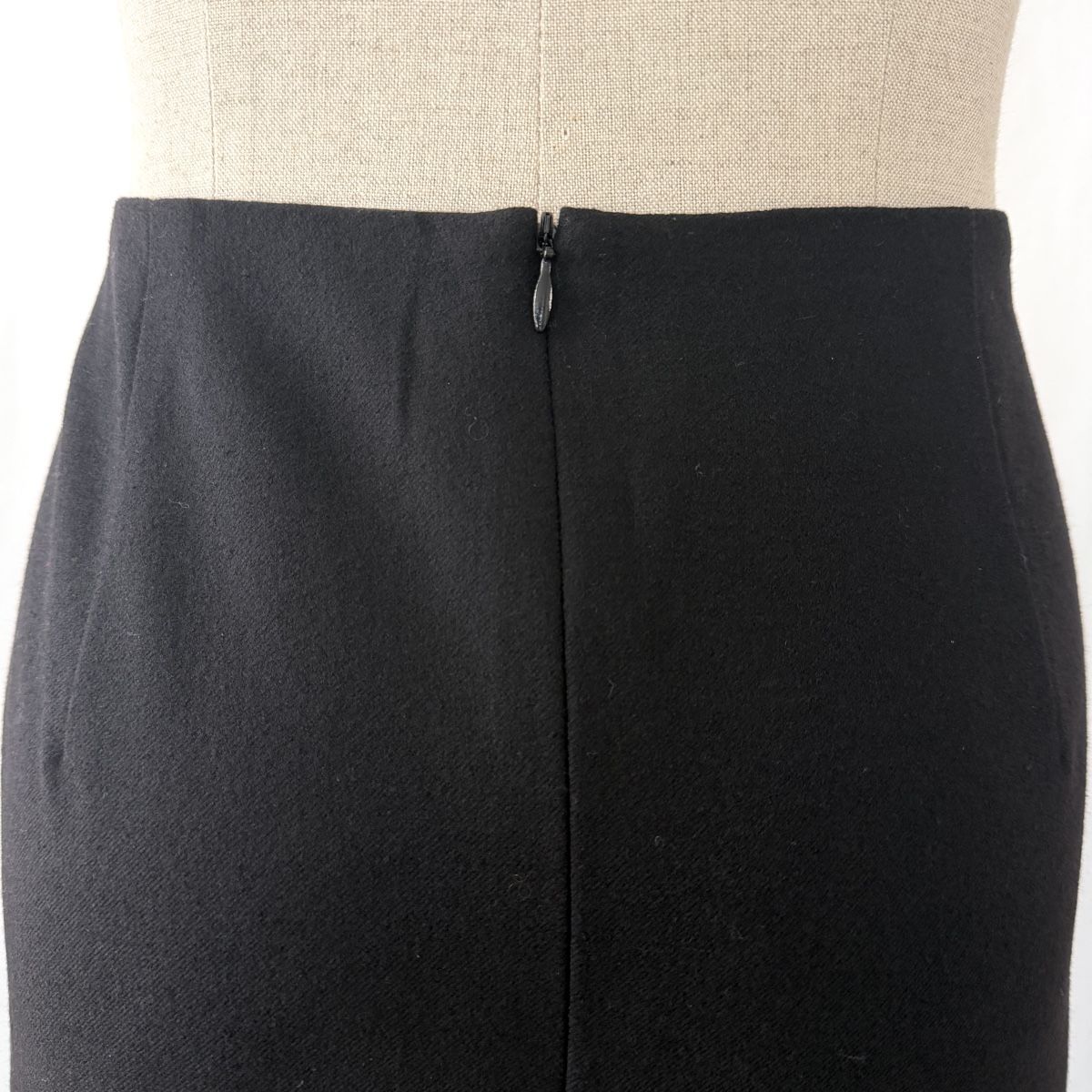 Akris Gonne: AKRIS New Wool Skirt – Nuovo (secondo la descrizione) da Emmen venduto da Colette-Juliette 4