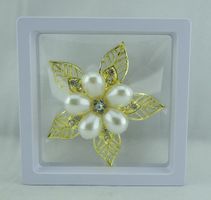 AUSVERKAUF - Elegante Brosche mit Perlen und Glitzersteinen