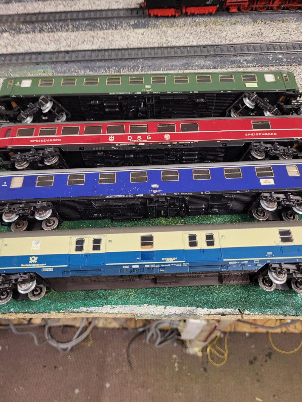 Märklin Modelleisenbahnen: Dampflok Digital mit 4 Wagen – Gebraucht aus Andelfingen von Flippi64 8