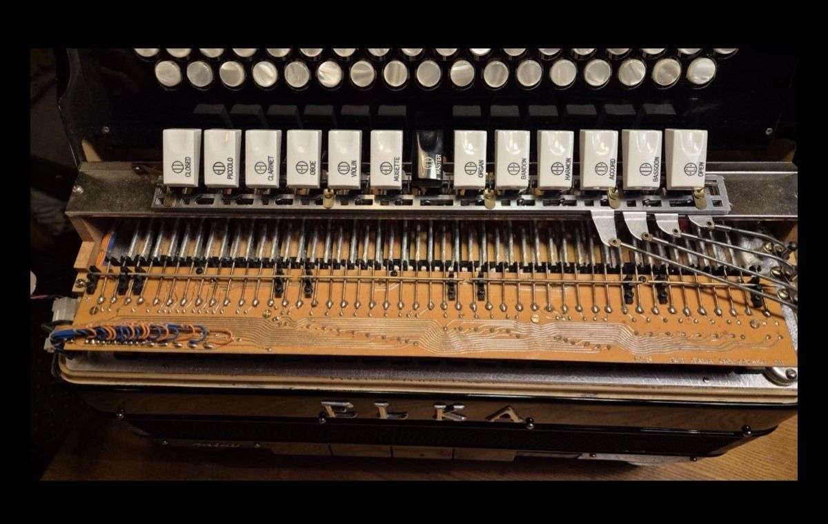 Instruments de musique: ELKA Midi Akkordeon mit Koffer – D'occasion à St. Urban par ost_p87q 5