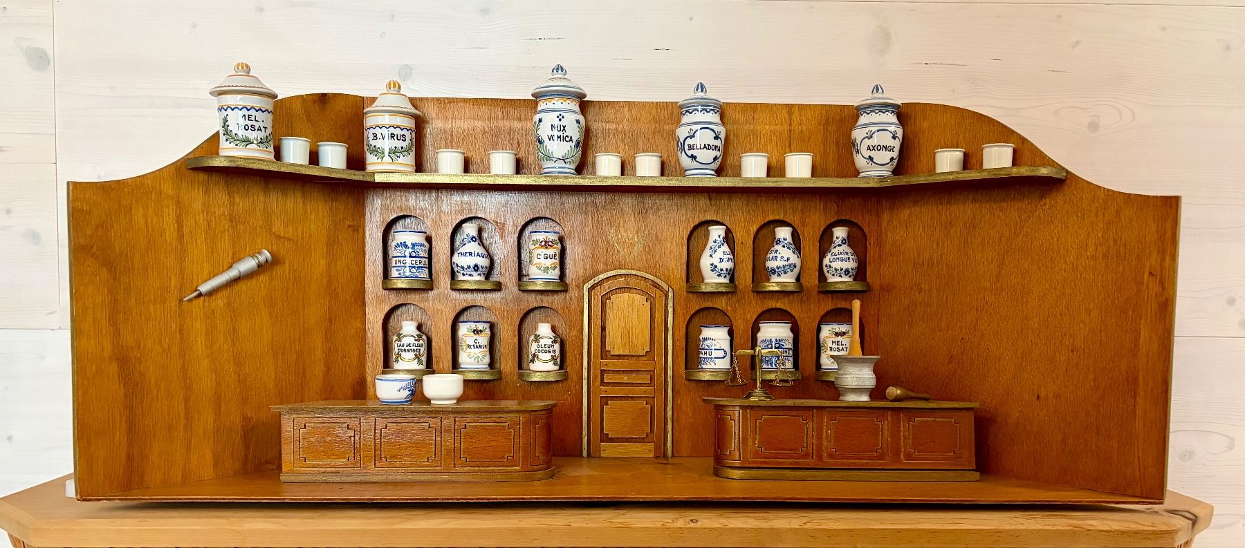 Alle Dekorationen: Schaufenster-Apotheke – Gebraucht aus Winterthur von saipridan