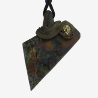Spektrolith Steinanhänger mit eingefasstem Pyrit