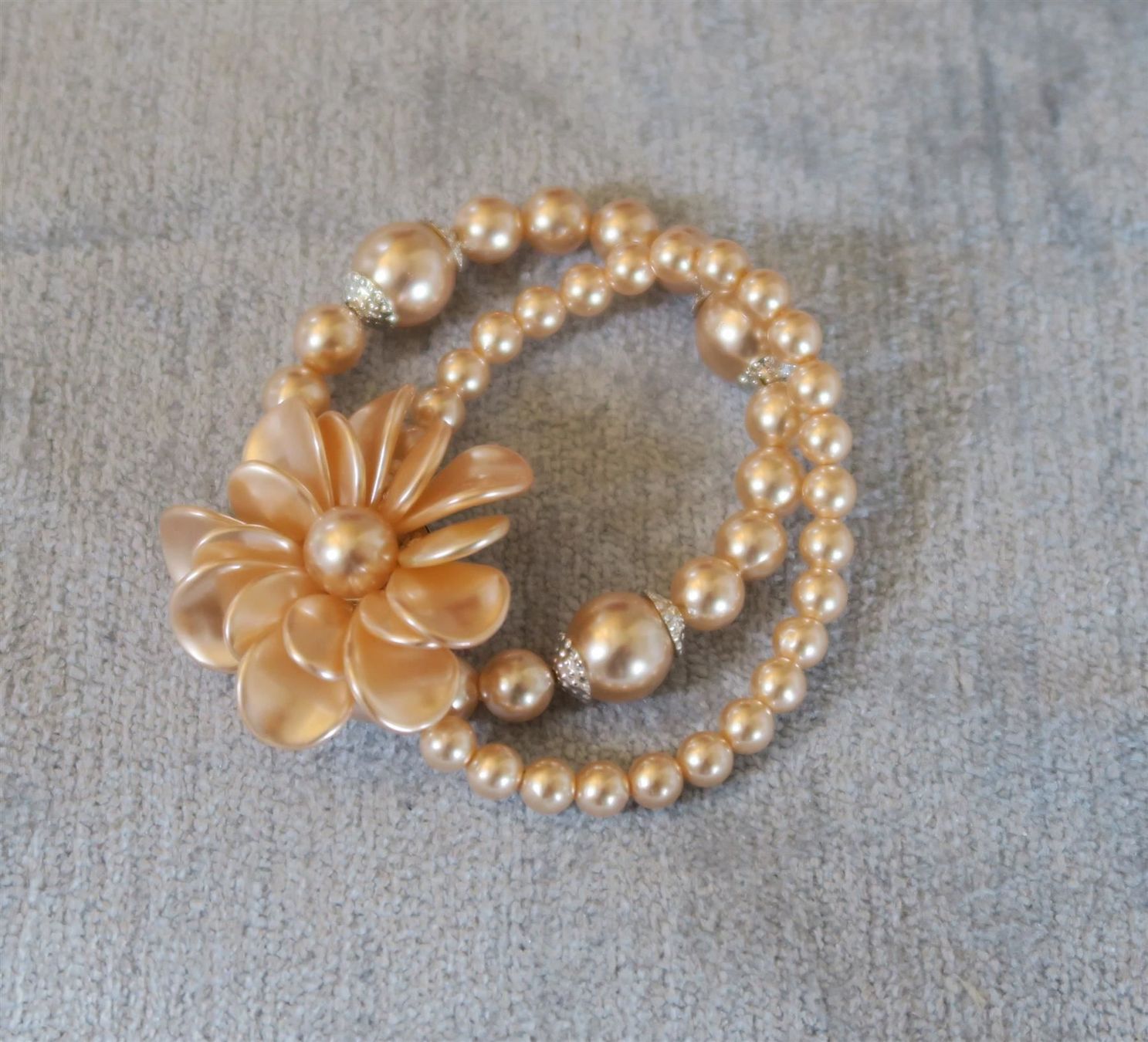 Bracciali & Braccialetti: Armband "Blume" rosa, Wachsperlen – Usato da Brittnau venduto da marlenestone 1