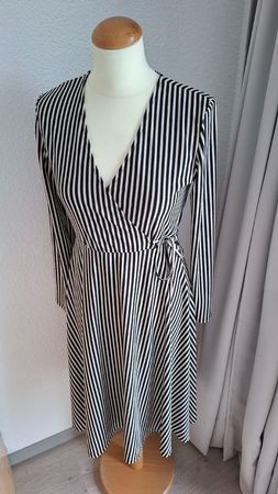 Kleid, gestreift, Wickeloptik, Gr. 34, Neu!