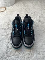 Baskets Jordan noir et bleu taille 43 neuf