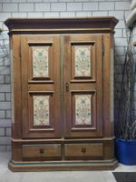 Schöner Bauernschrank antik-Stil bemalt