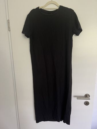 Black straight midi dress Zara