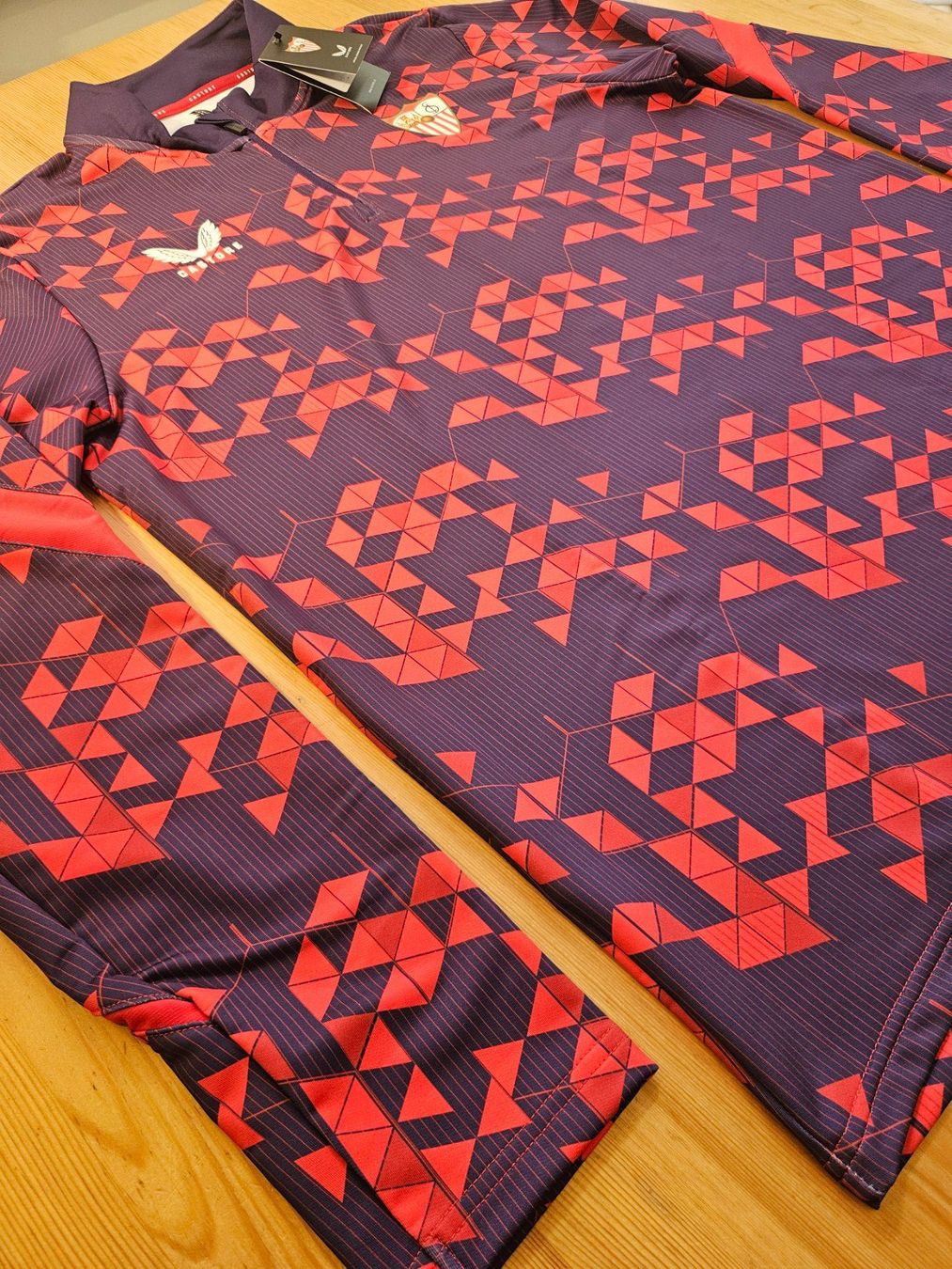 Canottiere & Pantaloni: FC Sevilla Trainingsoberteil Castore NEU L Spanien – Nuovo (secondo la descrizione) da Hägglingen venduto da United-Village-Trade 2