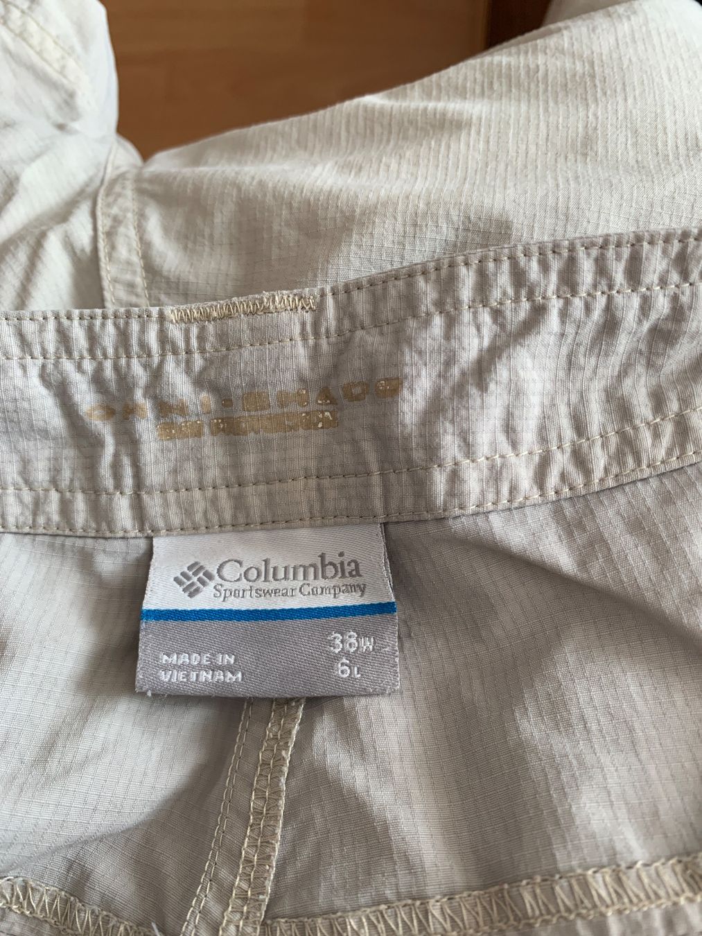 Columbia Pantalons: Joli short beige Columbia taille 50 – D'occasion à MEYRIN par Gwendo10 2