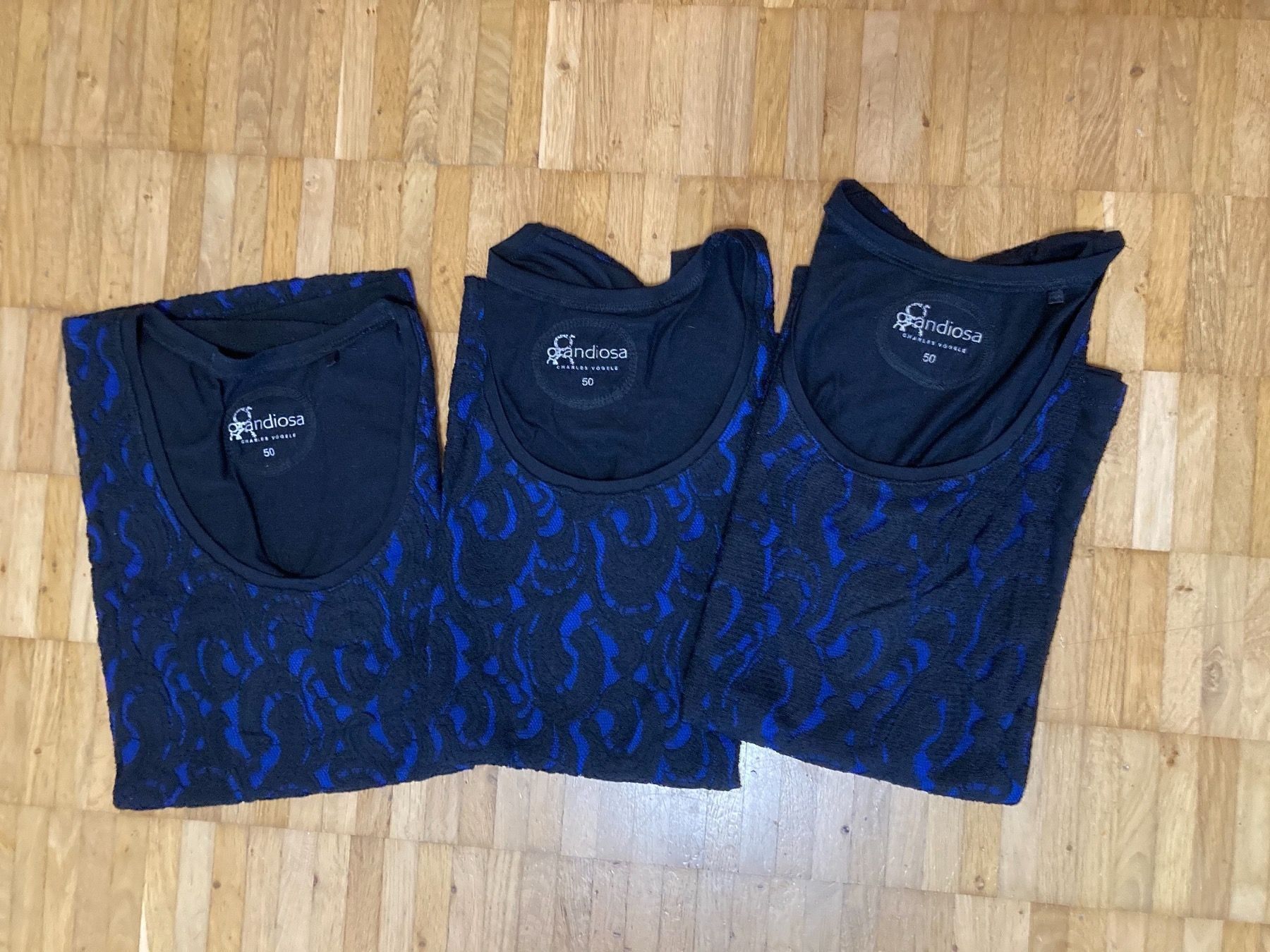 Camicette: 3x blau/schwarze Bluse Gr. 50 – Usato da Thun venduto da Vans_98 2