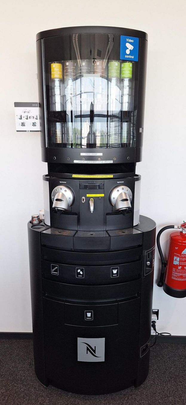 Nespresso Macchine per caffè & Macchine per espresso: Nespresso Tower GEMINI 200 – Usato da Genève venduto da Venci-GE