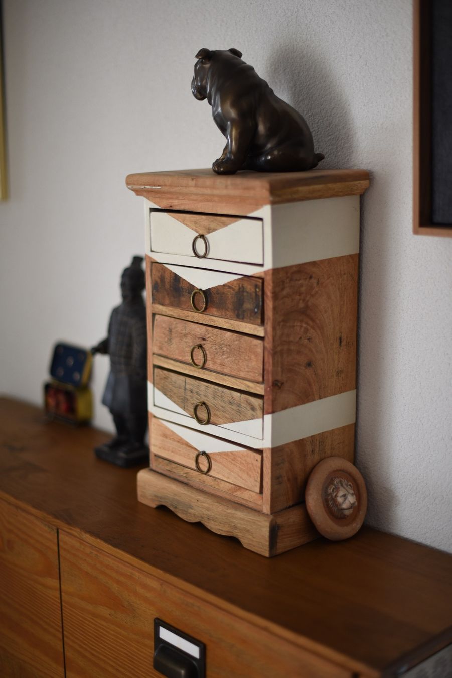 Tavoli da trucco: Joli meuble design de rangement, petite commode moderne – Usato da La Tour-de-Treme venduto da Noura-Noam