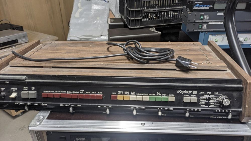 Roland TR-77 Drum Machines Analog Rhythm Box 1973 (Gebraucht) in Geneve ...