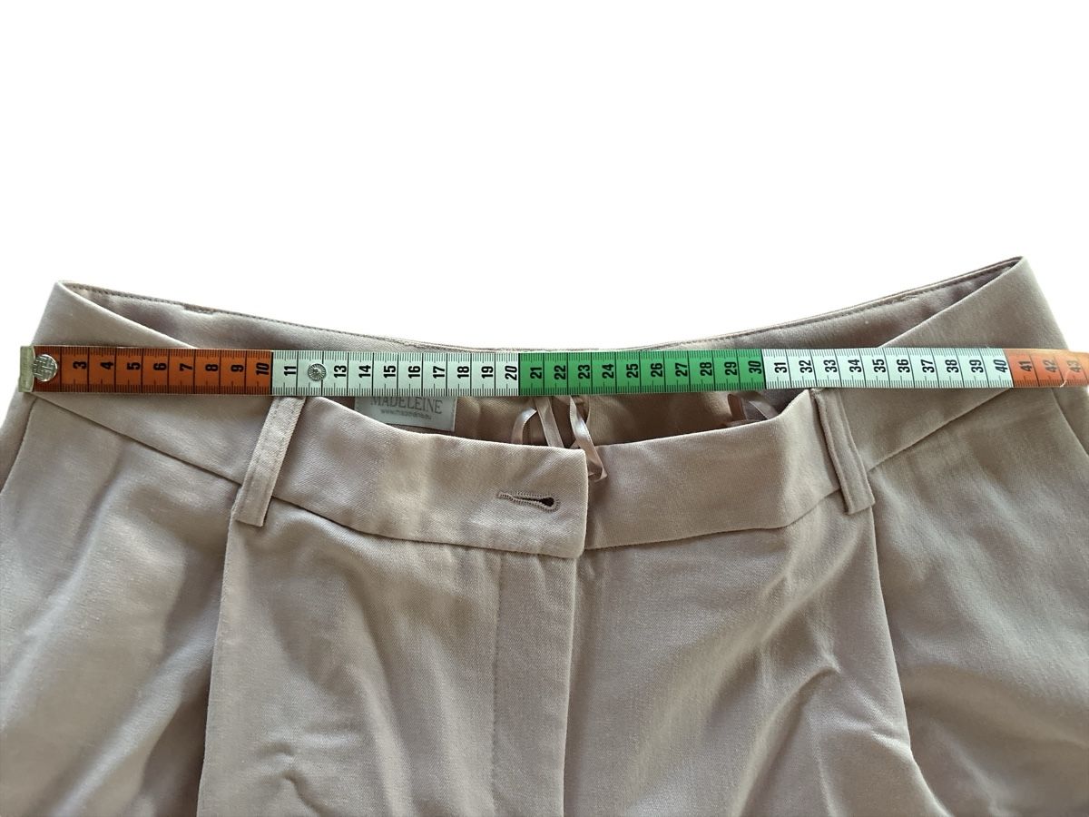 Madeleine Pantaloni: Pantalon Madeleine rose poudré – Usato da Dotzigen venduto da SecondHandGems 2