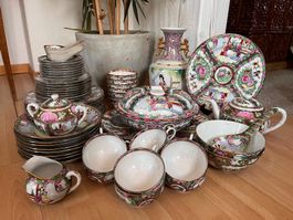 Grosses chinesisches Porzellan-Geschirrservice – Handbemalt