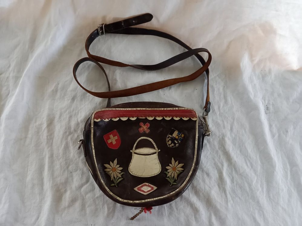Sacoche D'appareil Photo Ancienne En Cuir Doublure Feutrine Violette
