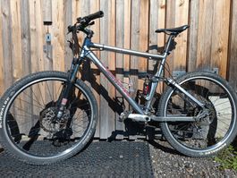 Cooles Bike Fully mit top Komponenten
