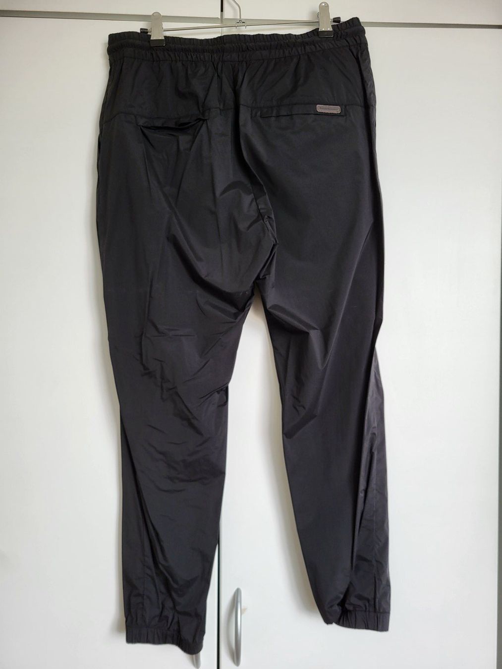 Peak Performance Completi & Tailleur: Peak Performance Damen Trainingsanzug, Gr. M/S - schwarz – Usato da Baar venduto da clar6 7