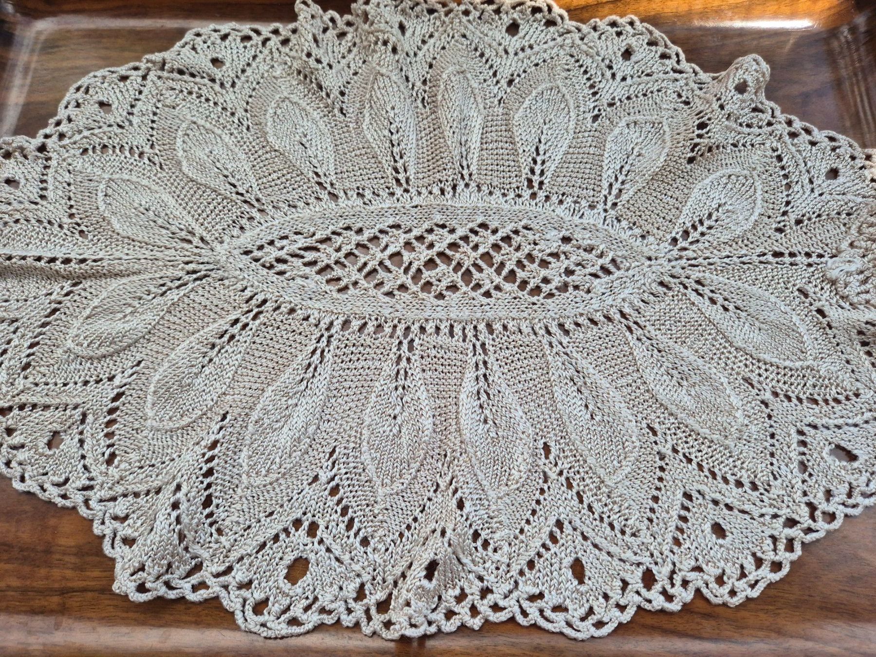 Altra biancheria da tavola: Handgestricktes Deckchen, beige, filigran, Vintage Look – Usato da Bern venduto da aronari 1