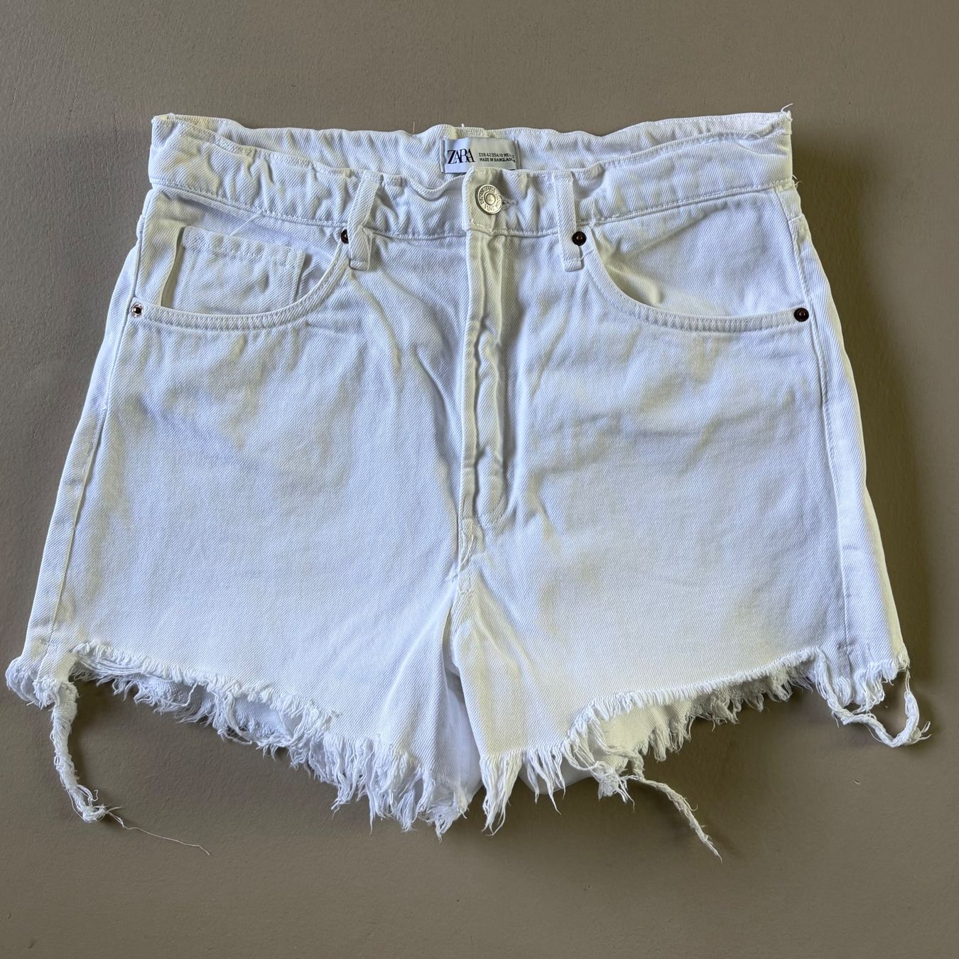 Zara Pantaloni: ZARA Denim Shorts 🤍 – Usato da Zürich venduto da ClosetQueen