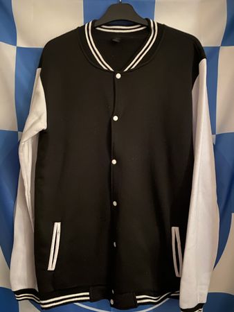 Coole College Jacke mit Italien-Print, neuwertig