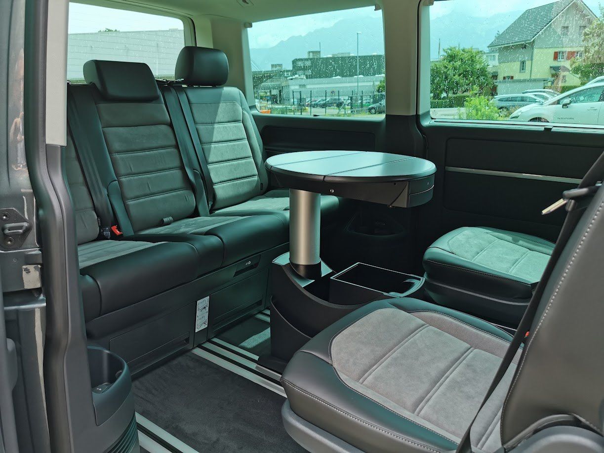Volkswagen Tutti i ricambio: VW T6.1 Multivan Sitzbank Alcantara Palladium grau – Usato da Steffisburg venduto da Kruemmel6