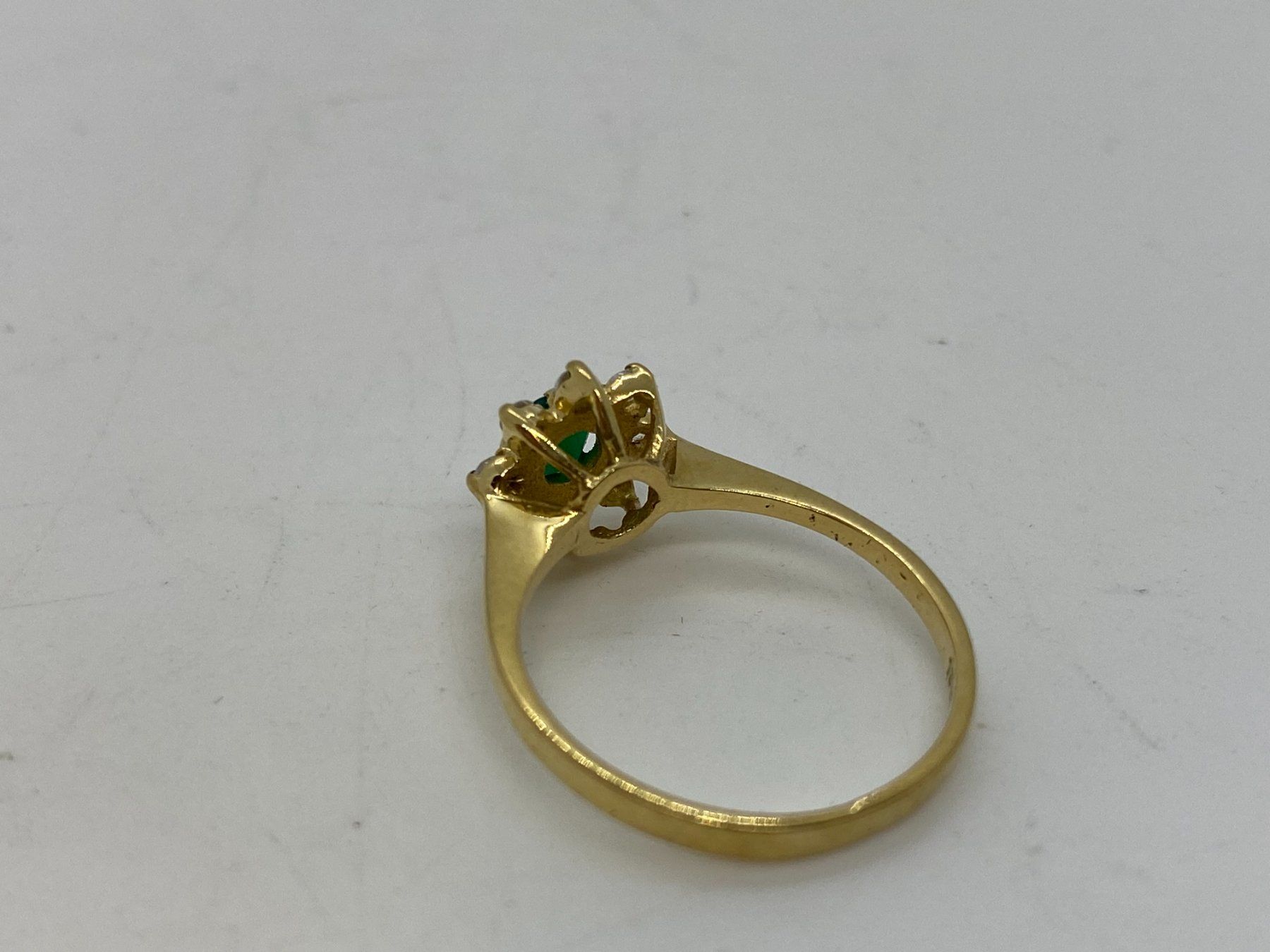 Ringe: GOLD Ring mit grünem Stein 18K / 750 Gr. 50 /// E611  – Gebraucht aus Bern von  3