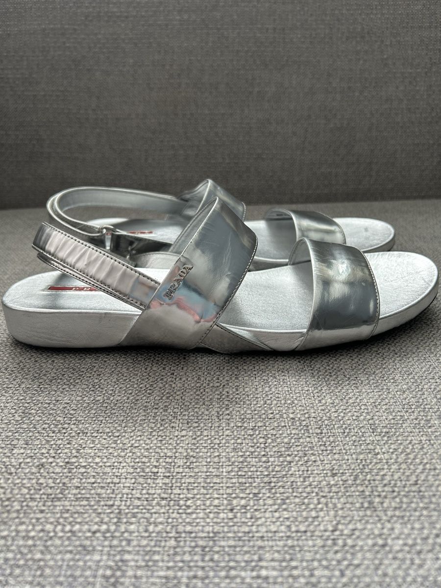 Prada Scarpe da uomo: Prada Sandalen Gr. 41 Silber – Usato da Arlesheim venduto da Mega.Mindy 1