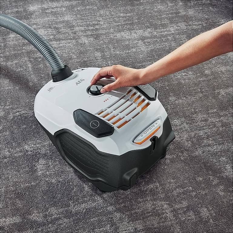 AEG Aspirateurs & Accessoires: AEG VX6-2-IW-5 Vacuum Cleaner – D'occasion à Zürich par szilard.k 3