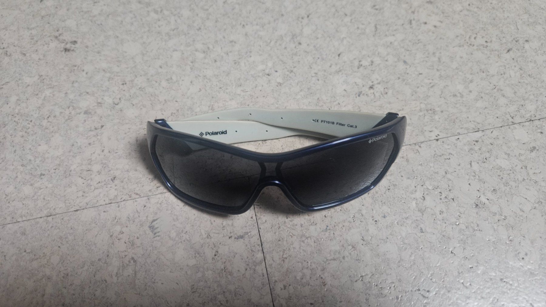Polaroid Occhiali & Lenti: Kinder-Sonnenbrille – Usato da Münchenbuchsee venduto da Yothu 1