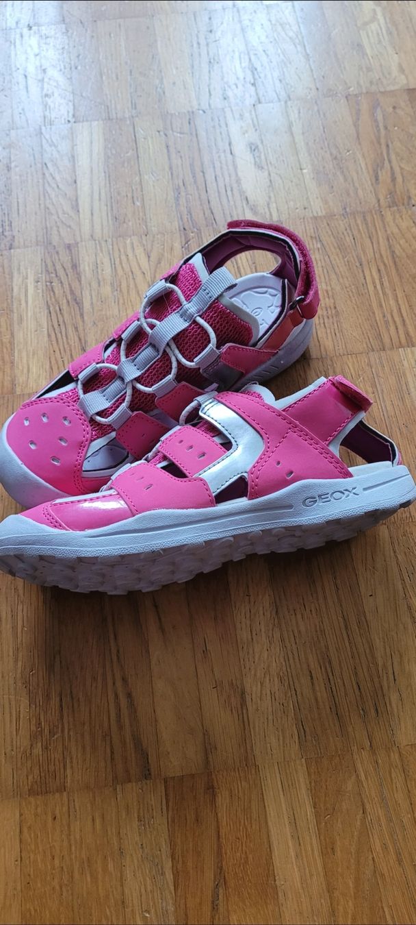 Geox Schuhe für Mädchen: Geox Sandalen neu gr 33 – Neu (gemäss Beschreibung) aus Emmenbrücke von gatasalvache 1