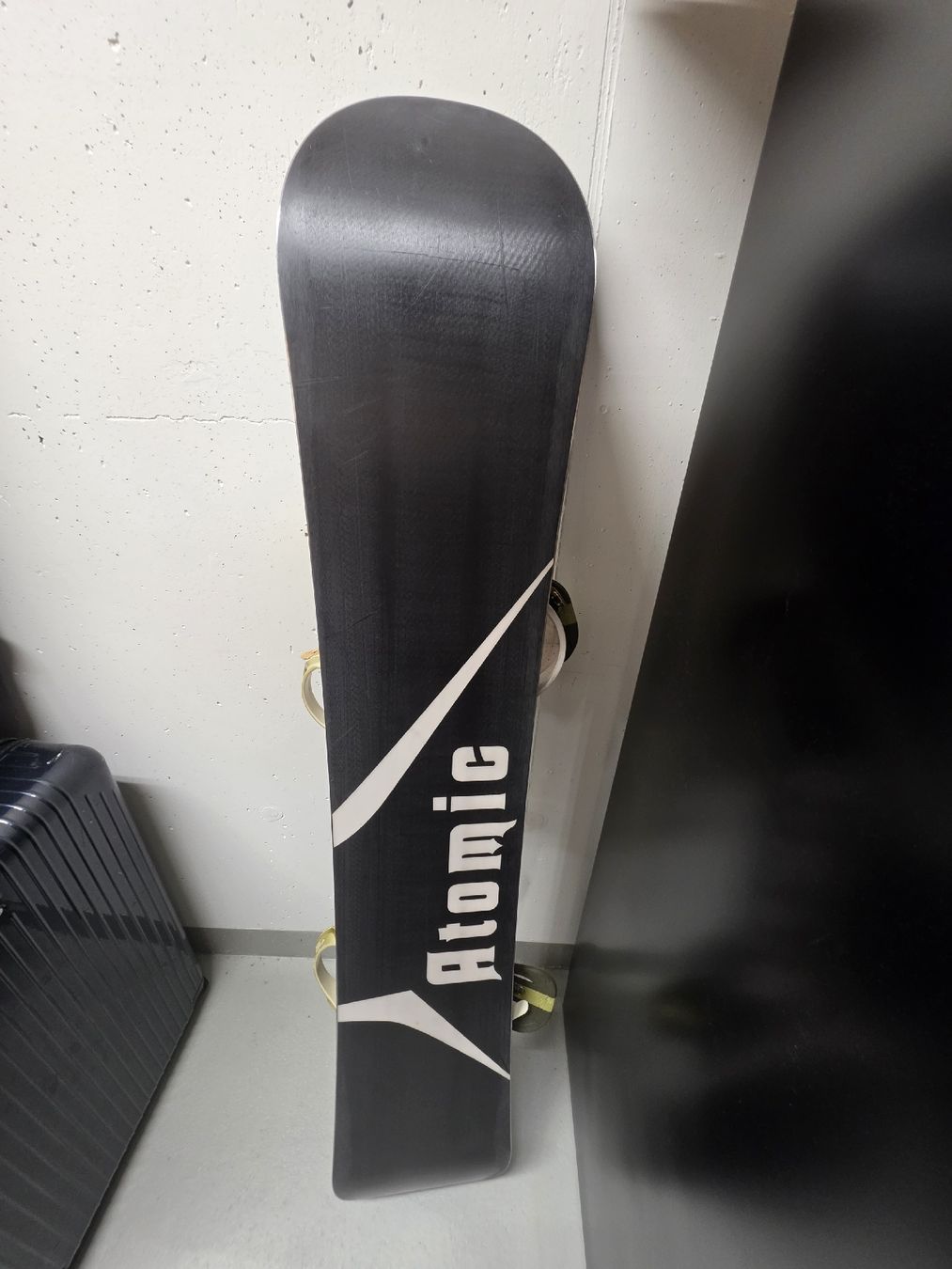 Atomic Board: Atomic Snowboard inkl. Burton Bindung und Schuhen – Usato da Thalwil venduto da Chris23 1