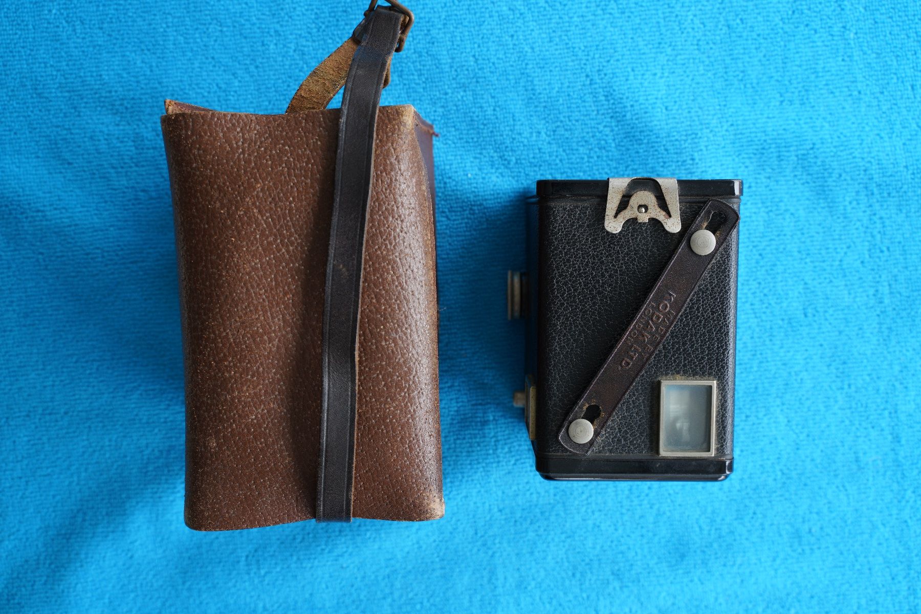 Kodak Kamera: Kodak Brownie Junior Six 20 + Hülle – Defekt aus Dagmersellen von sim_zqh8