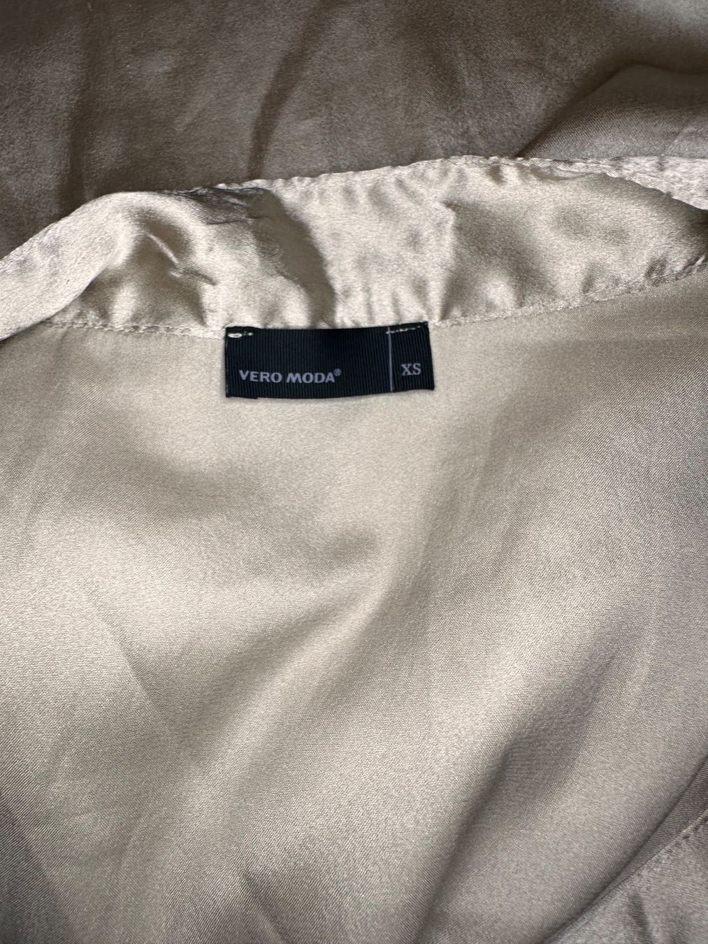 Vero Moda Blusen: Vero Moda Bluse gold – Gebraucht aus Pfaffhausen von Klaras_second_hand 5