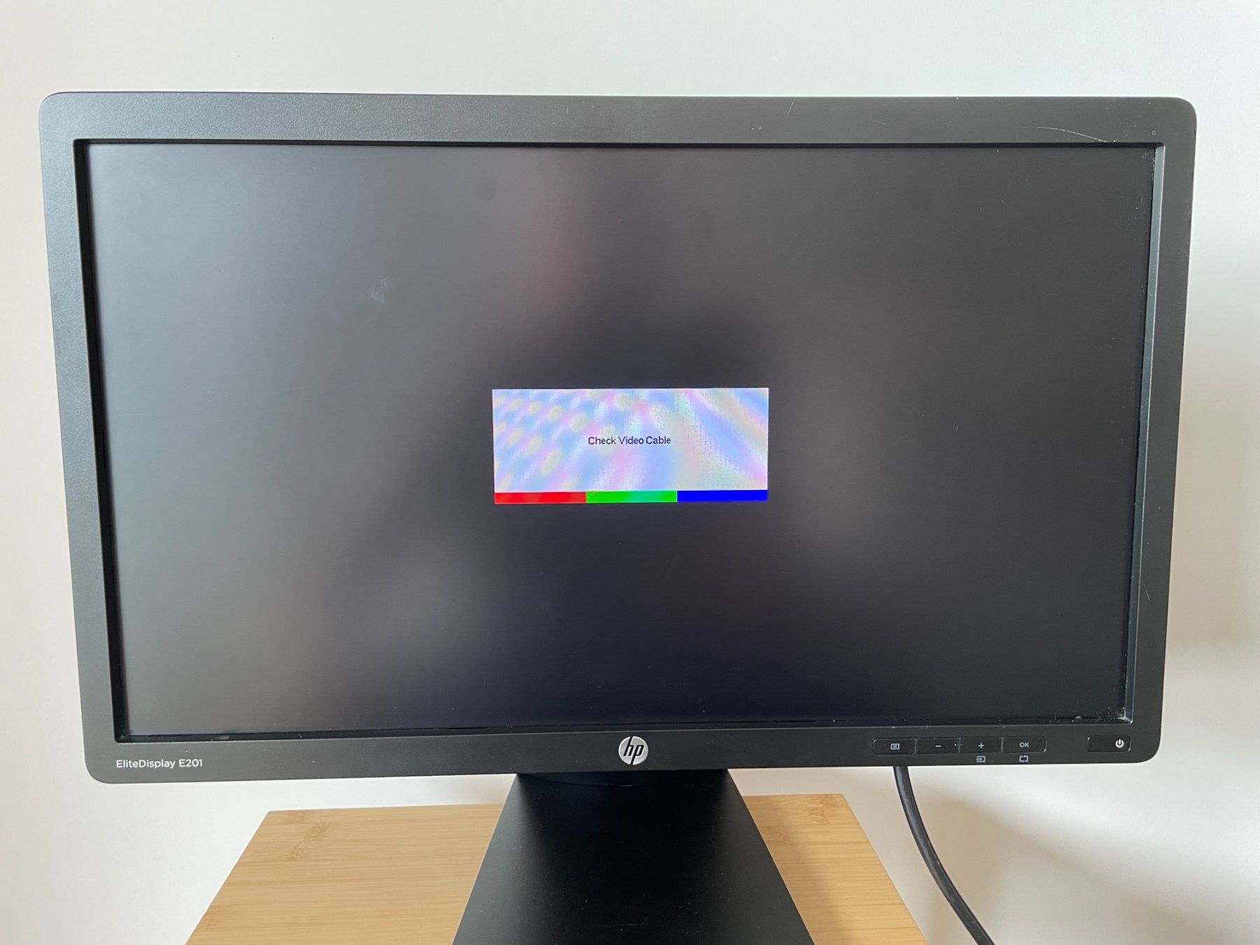 Hewlett Packard Monitor: Ecran HP EliteDisplay E201 - Ecran 20 pouces – Usato da Petit Lancy venduto da gil_hr6v 1