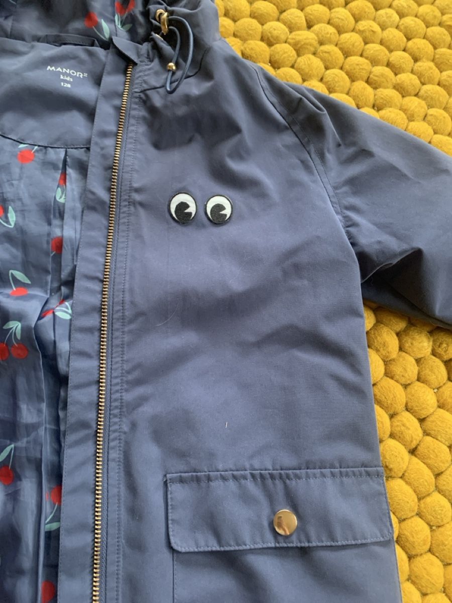 Manor Jacken & Mäntel: Veste imperméable Manor bleu doublée cerises taille 128 – Gebraucht aus Villars-sur-Glâne von Magdaka 2