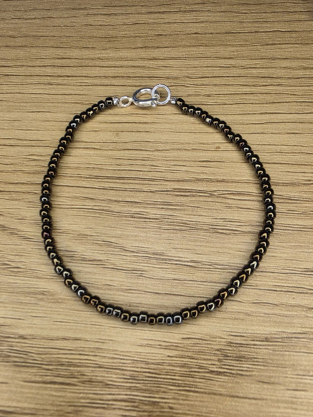 Bracciali & Braccialetti: Armband mit kleinen Perlen  – Usato da Bühler venduto da MalinaBrocki
