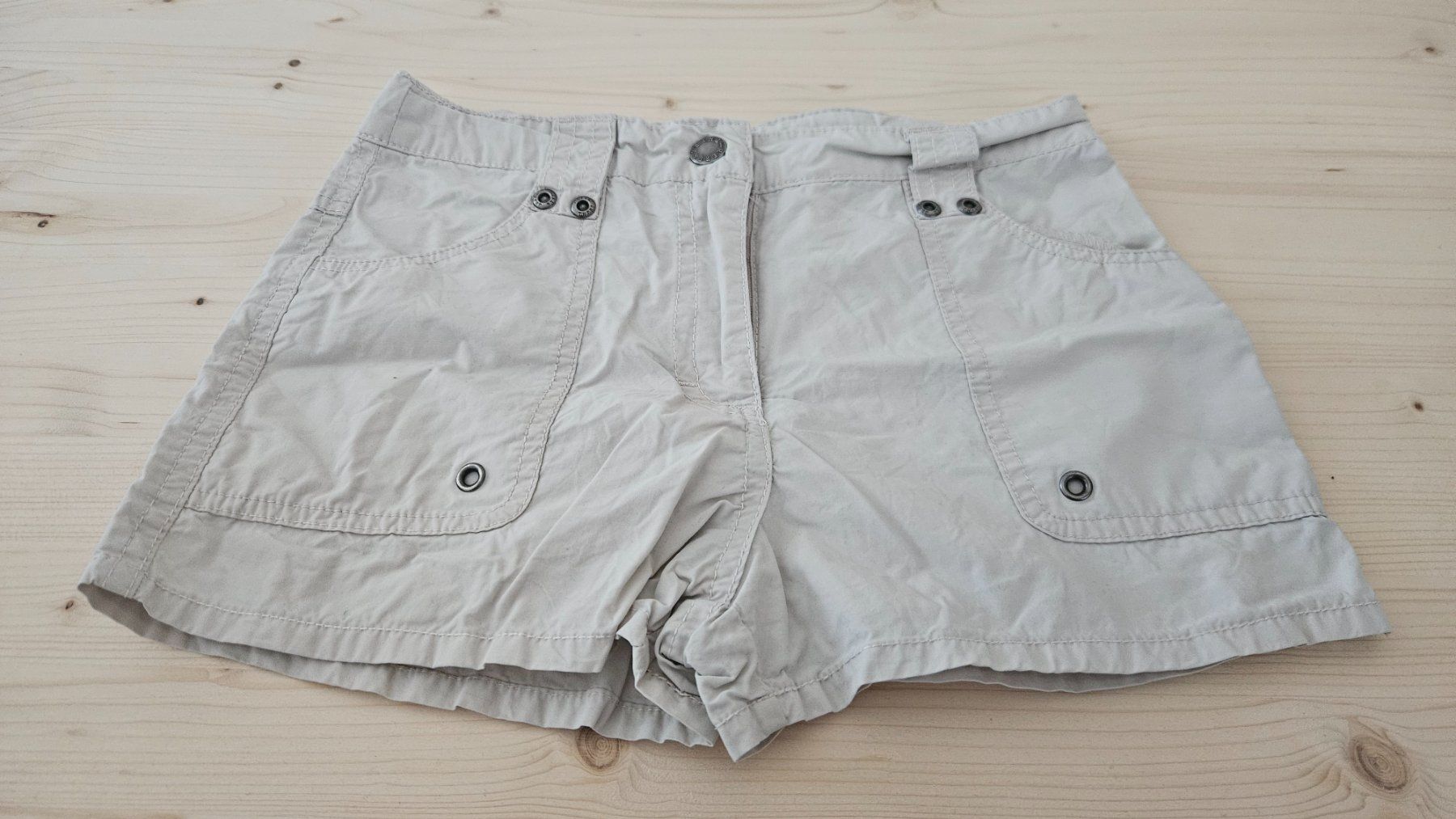 C&A Pantalons: Kurze mädchen Hose gr 128 – D'occasion à Escholzmatt par _die_Kaempferin