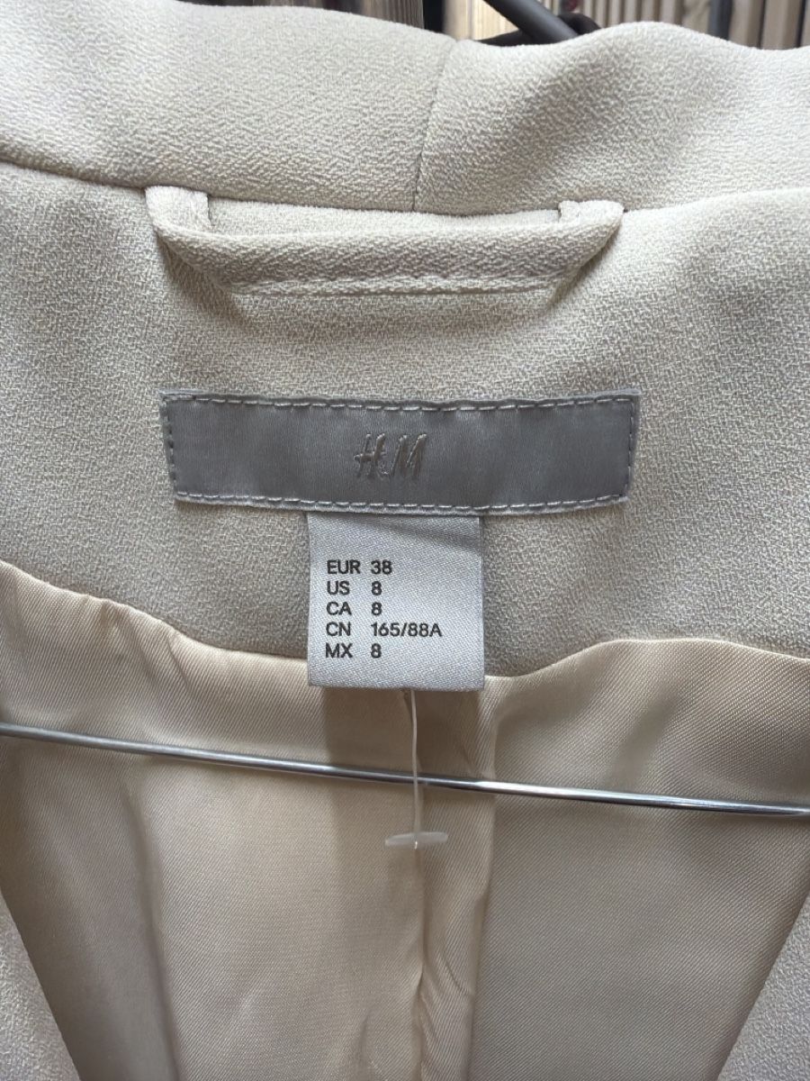 H&M Giacche: H&M Blazer beige mit Bindegurt neuwertig – Nuovo (secondo la descrizione) da Samstagern venduto da UM94 2