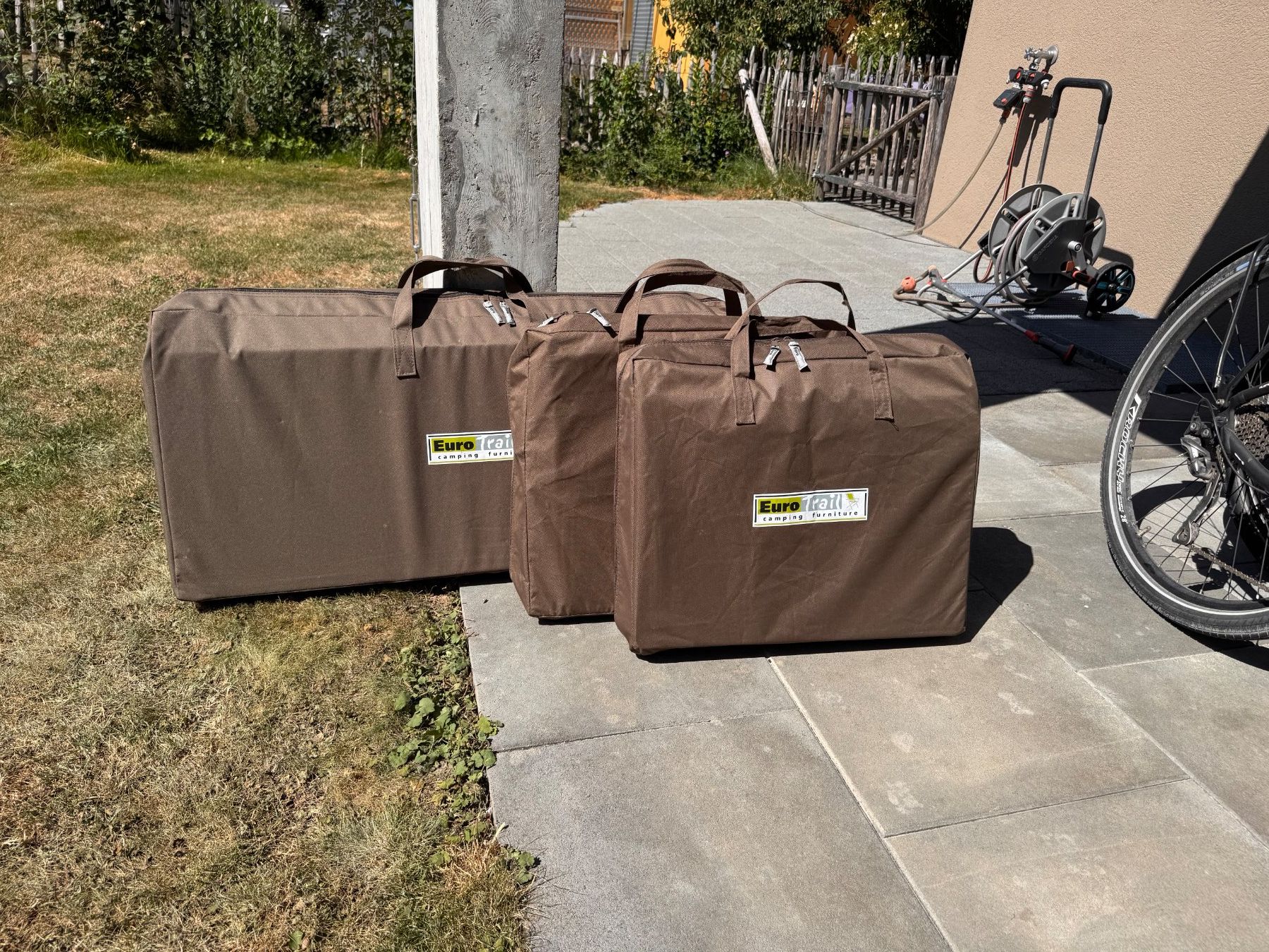 Schränke: EuroTrail Campingmöbel-Set 3-teilig, braun – Gebraucht aus Büren an der Aare von Babylion