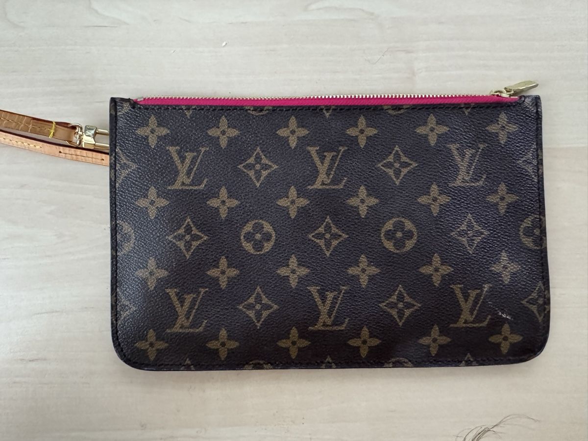Louis Vuitton Custodie per cosmetici: Neverfull Pochette Louis Vuitton – Nuovo (secondo la descrizione) da Zürich venduto da pri_8z7k
