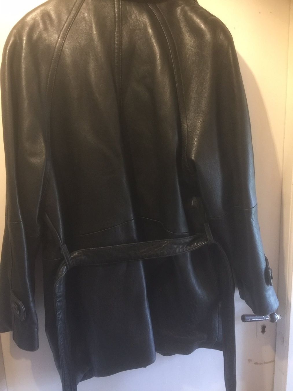 Cappotti: schöne Lederjacke/ Mantel schwarz Gr. 40 – Usato da Bolligen venduto da Astrophysiker06 9